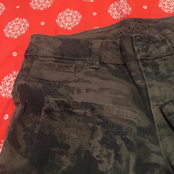 MAURICES CAMOUFLAGE STRETCH SKINNY PANTS SZ S REGULAR. Zipper fly . - Picture 4 of 8